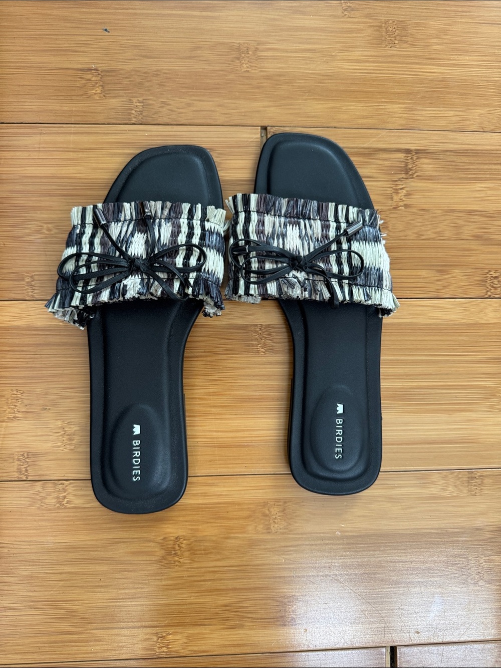 LIKE NEW BIRDIES RAFFIA KIWI SANDALS